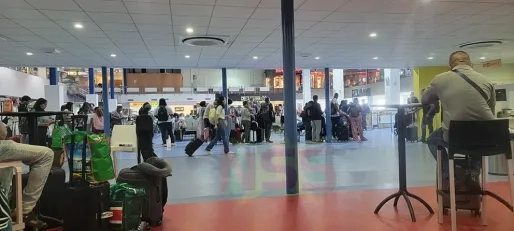 Op weg naar Beijing: tussen trolleys vol Suriname en een stille stad