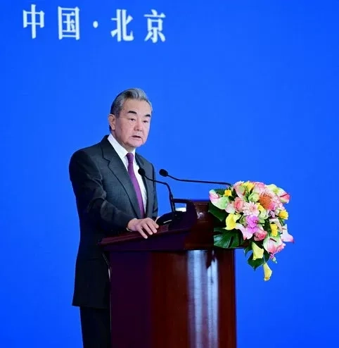 China opent nieuwe hoofdstukken in grote-landendiplomatie op cruciaal moment