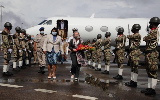 Nederland en Suriname maken afspraken over defensiesamenwerking ANP Nederland en Suriname maken afspraken over defensiesamenwerking ANP