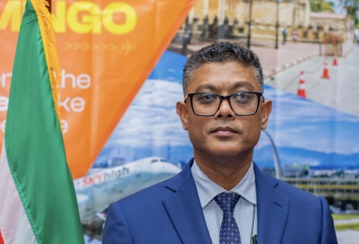 Jarbandhan rectificeert bericht over contract van directeur Chotkan van Luchthavenbeheer