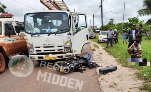 Bromfietser zwaargewond na aanrijding met vrachtwagen op Kennedyweg