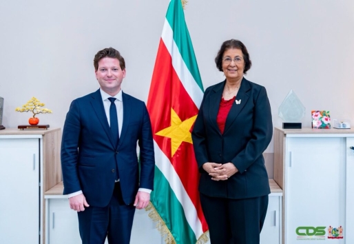 Voorzitter Tweede Kamer brengt bezoek aan president Simons