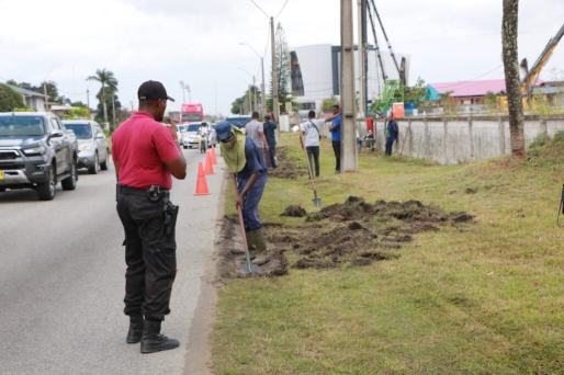 Openbaar Groen en Afvalbeheer voert schoonmaakwerkzaamheden uit in Paramaribo