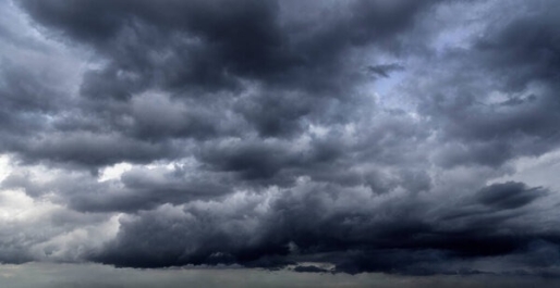 Verhoogde regenval in kustgebied door storingen en ITCZ-invloed