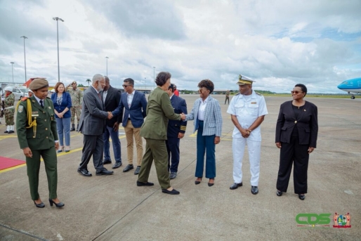 Simons met vijf ministers naar Brazilië en Dominicaanse Republiek