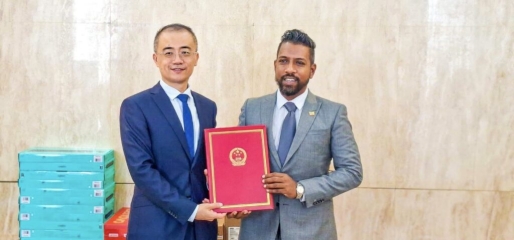 Chinese ambassade doneert ICT-materiaal aan Justitie en Veiligheid 