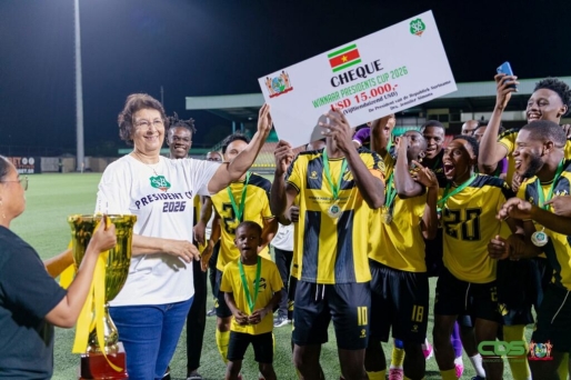 Simons benadrukt ontwikkeling lokaal voetbaltalent bij winst Voorwaarts in President’s Cup