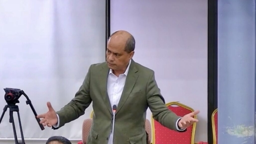 Pawiroredjo noemt situatie TAS een “circus” en wil RvC ook weg na mogelijke ontheffing directeur