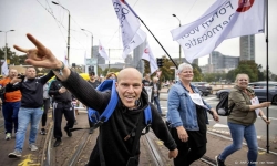 © Copyright ANP 2021 Honderden betogers tegen coronapas in Den Haag de straat op © Copyright ANP 2021 Honderden betogers tegen coronapas in Den Haag de straat op