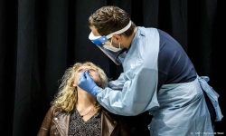 © Copyright ANP 2021 Coronagemiddelde daalt voor 15e dag op rij, 1625 nieuwe gevallen © Copyright ANP 2021 Coronagemiddelde daalt voor 15e dag op rij, 1625 nieuwe gevallen