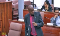 Parlementariër Cedric van Samson roept landgenoten op zich niet bezig te houden met een veroordeelde persoon. Parlementariër Cedric van Samson roept landgenoten op zich niet bezig te houden met een veroordeelde persoon.