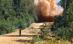 illegale landingsbanen vernietigd in Poesoegroenoe. Foto: OM illegale landingsbanen vernietigd in Poesoegroenoe. Foto: OM