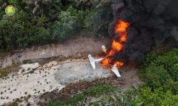 Foto: Een van de vernietigde vliegtuigen in Marowijne | Bron: OM